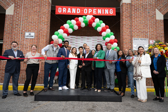 Mayor Scott, Councilwoman Porter, other leaders cut ribbon on JumboFresh